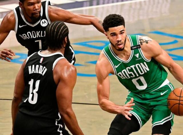 开云体育app下载-塔图姆孤掌难鸣！绿军反击指望沃克还魂？