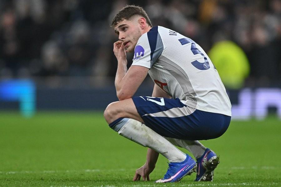 开云体育app下载-记者：备战法兰克福赛前，范德芬和波罗缺席热刺今天的训练